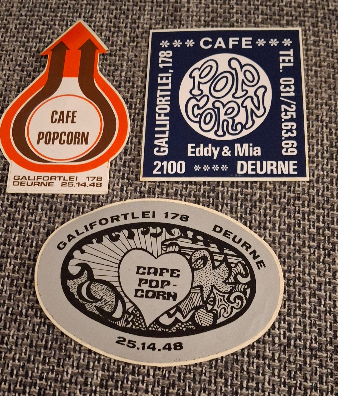 Sticker café Popcorn Deurne bij Eddy en Mia, Ophalen of Verzenden, Zo goed als nieuw, Bedrijf of Vereniging