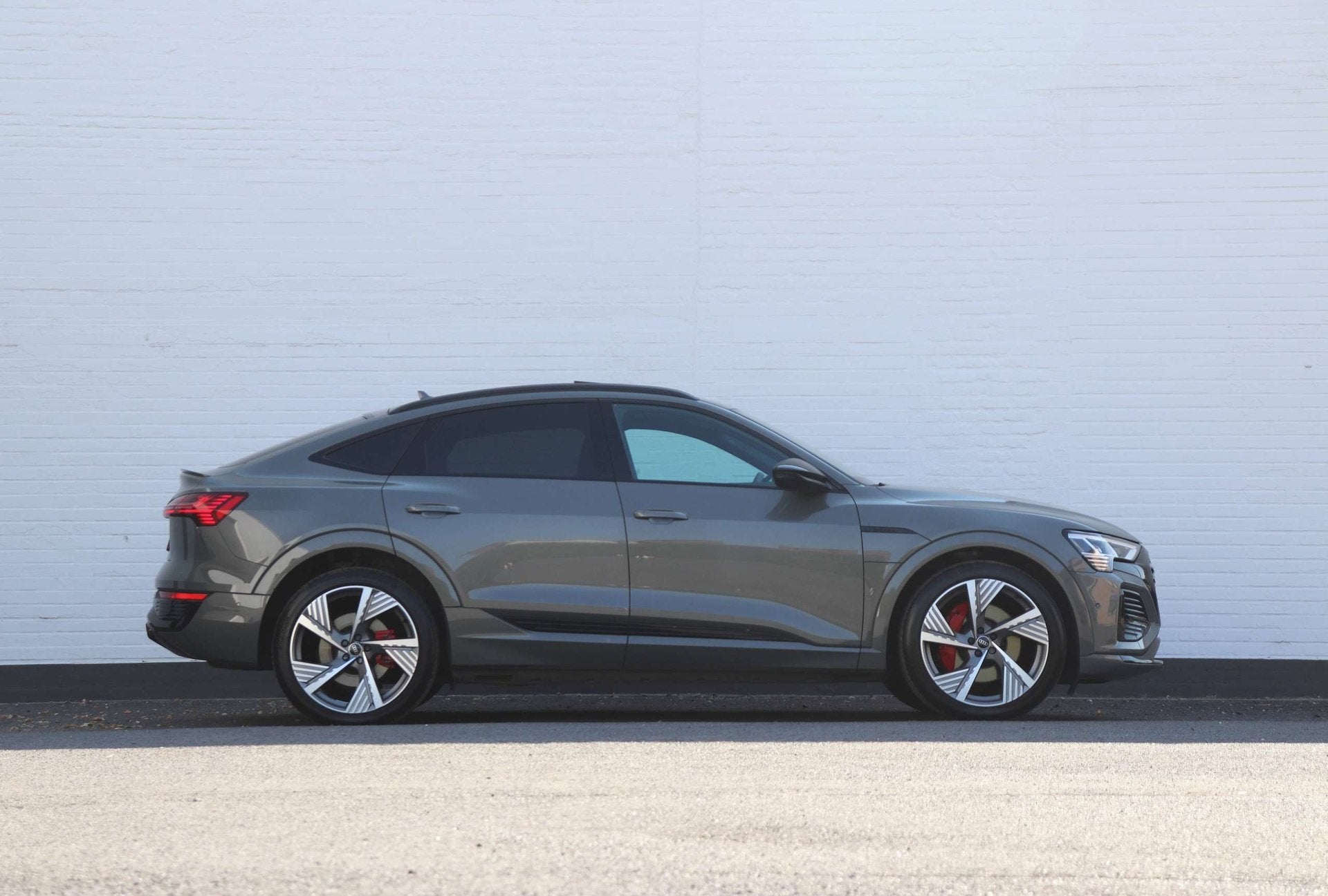 Audi Q8 e-tron Sportback 55 Quattro Competition - ChronosGre, Auto's, Audi, Automaat, Dealer onderhouden, Gebruikt, Automatische klimaatregeling