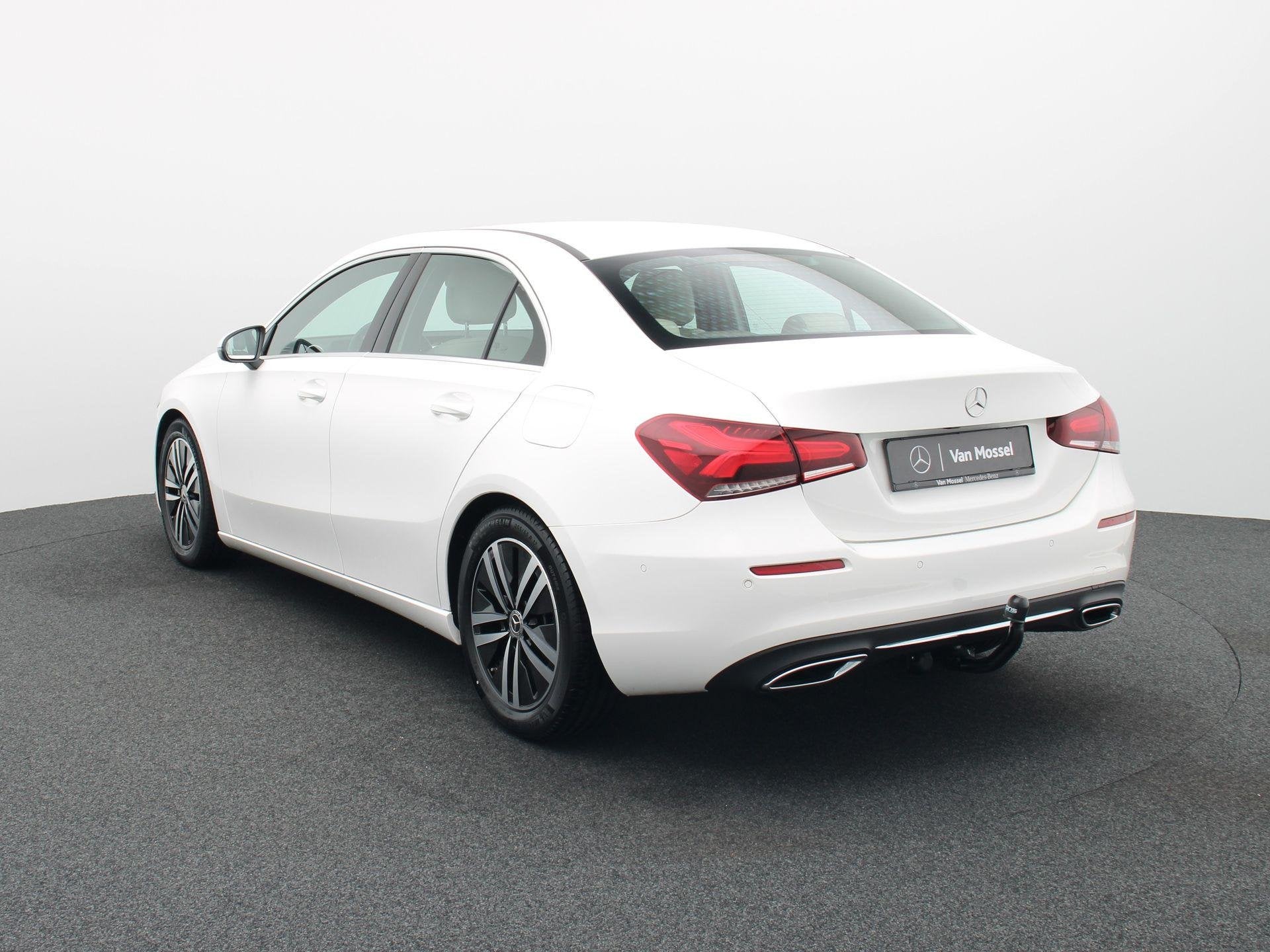 Mercedes-Benz A 180 Luxury Line Limousine + LEDER + TREKHAAK, Auto's, Gebruikt, 4 cilinders, 136 pk, Wit