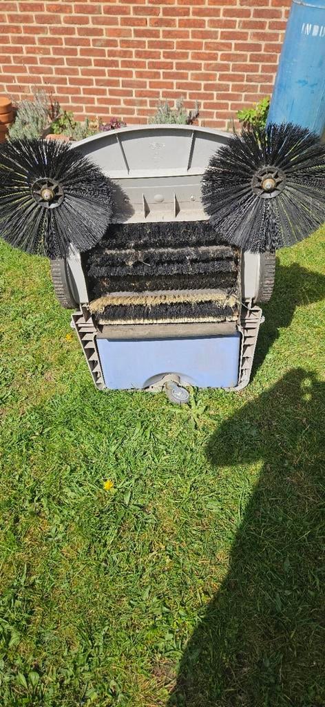 Borstel machine voor opritten en dergelijke, Tuin en Terras, Tegels en Klinkers, Ophalen