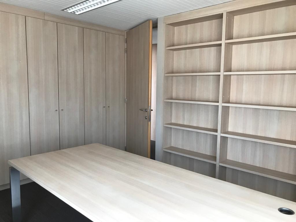 Lot bureautafels in lichte en donkere kleur, Huis en Inrichting, Bureaus, Ophalen