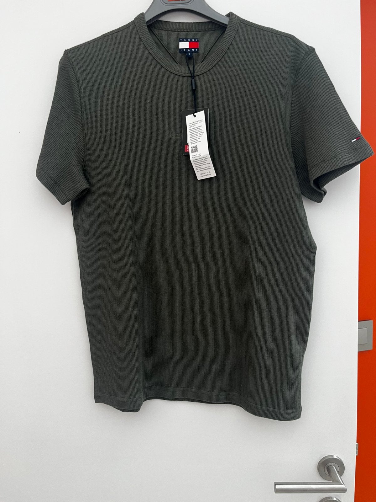 Nieuwe t shirt kaki Tommy hilfigher maat S, Ophalen of Verzenden, Nieuw, Maat 46 (S) of kleiner, Groen