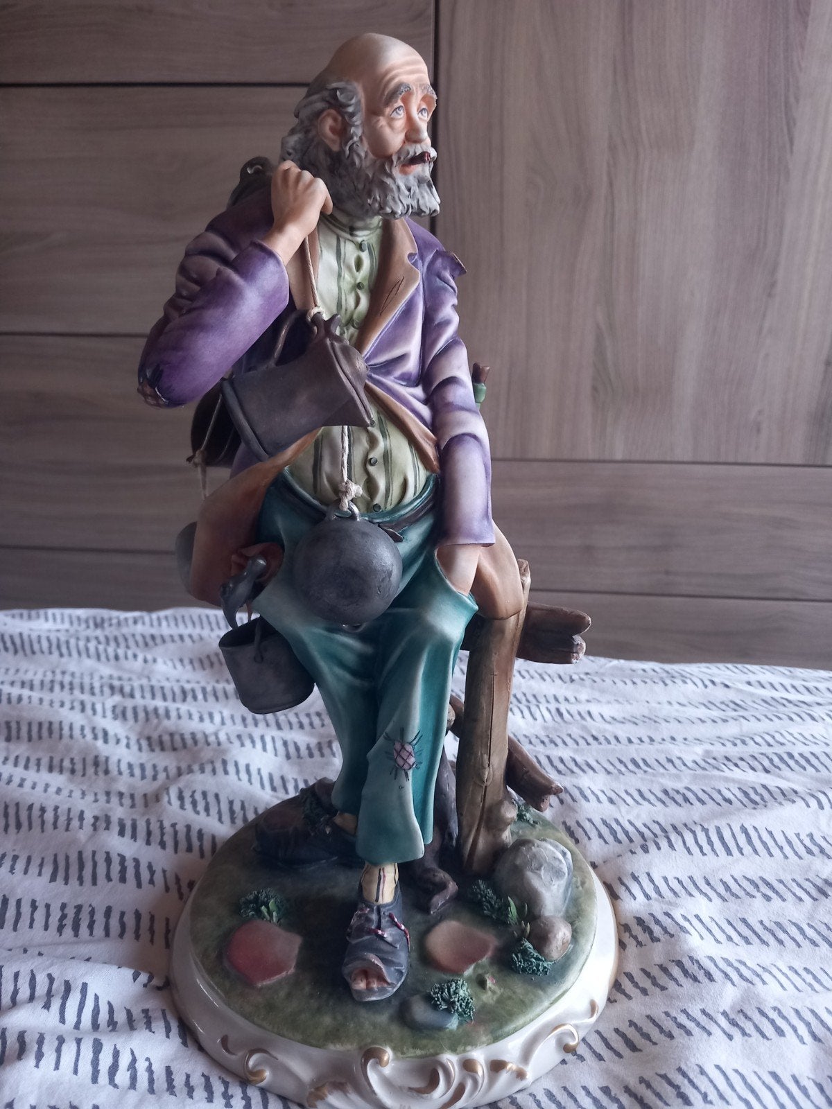 Statue de M. Lory, en porcelaine italienne, Enlèvement