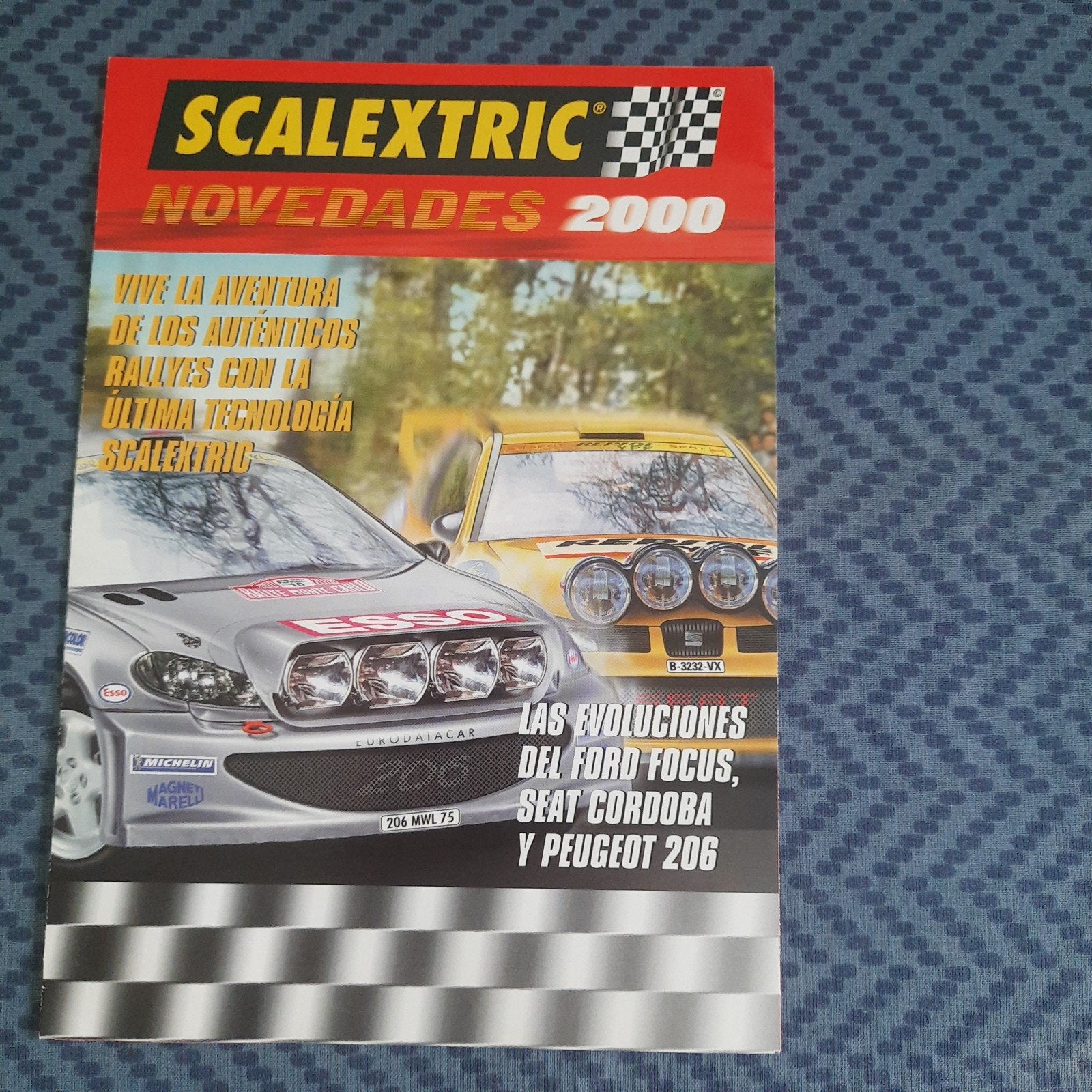 SCALEXTRIC * VINTAGE LEAFLET *2000 *SPAANS* NIEUWSTAAT *, Kinderen en Baby's, Speelgoed | Racebanen, Ophalen, Zo goed als nieuw