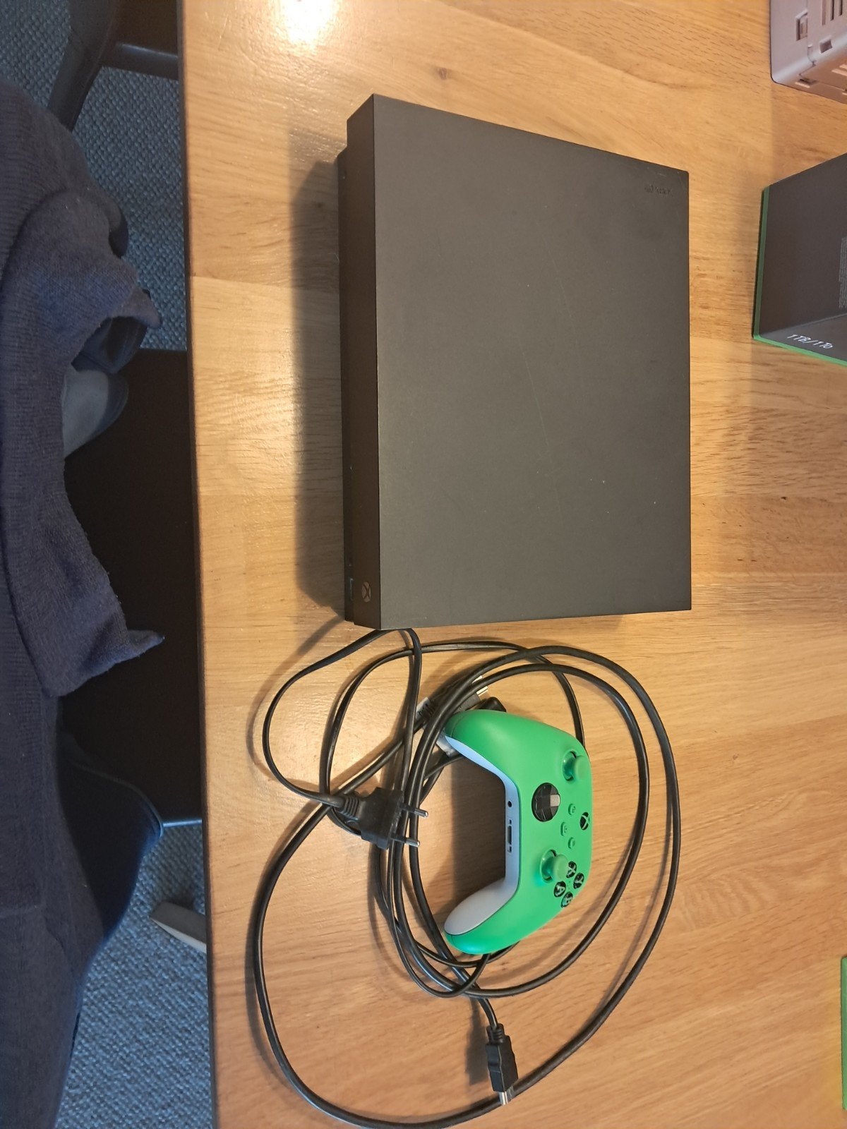 xbox one x met spelletjes, Games en Spelcomputers, Ophalen of Verzenden, Gebruikt, Xbox One