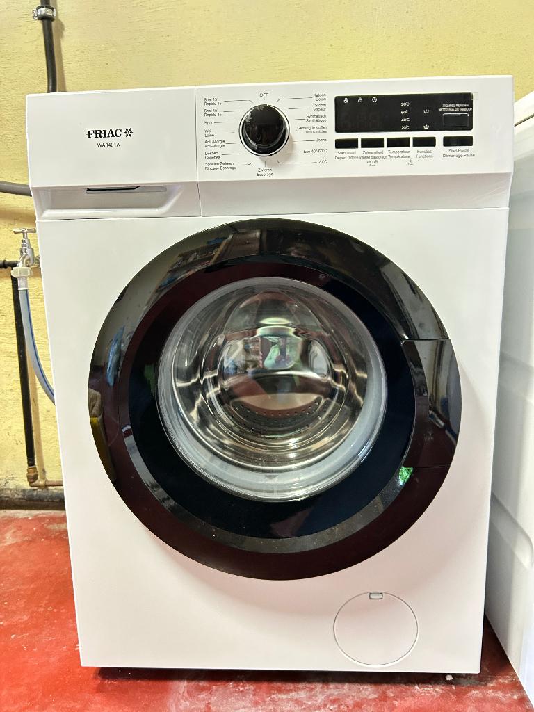 Wasmachine :Splinternieuw! Vijf jaar verzekering inbegrepen., Ophalen, 1200 tot 1600 toeren, 8 tot 10 kg, Zo goed als nieuw