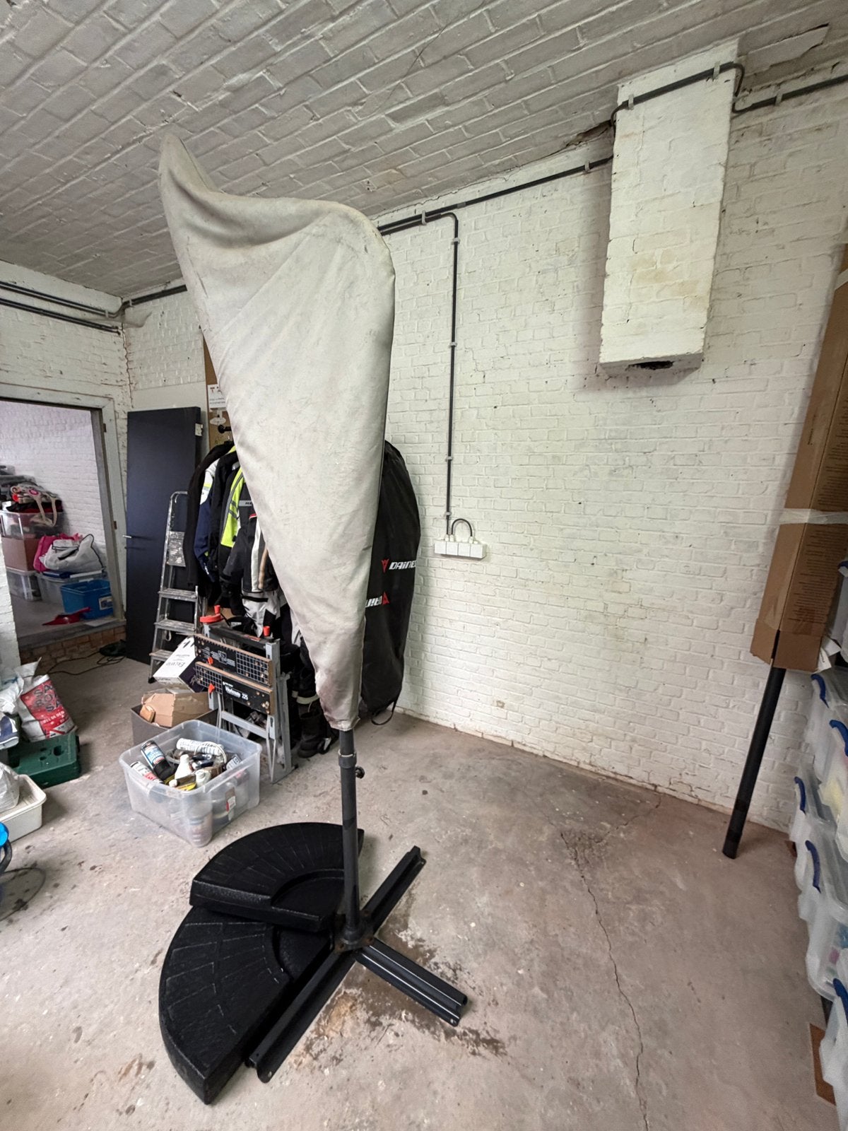 Grote stevige tuinparasol, Tuin en Terras, Ophalen, Kantelbaar, Gebruikt, Zweefparasol