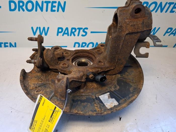 Fusee rechts-voor van een Volkswagen Caddy, Auto-onderdelen, Ophanging en Onderstel, Volkswagen, Gebruikt, 3 maanden garantie