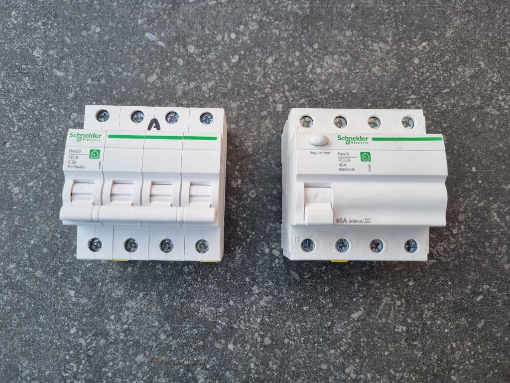 Schneider Electric Resi9 Automaat + Differentieel, Bricolage & Construction, Électricité & Câbles, Neuf, Autres types, Enlèvement