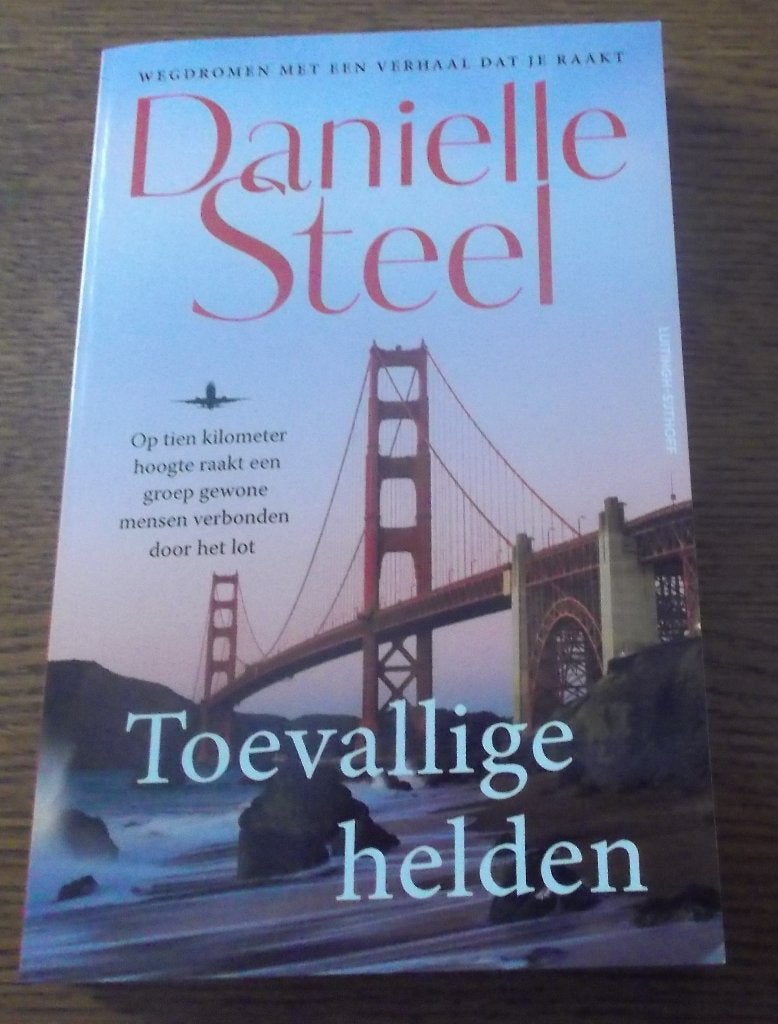 Toevallige helden / Danielle Steel, Livres, Enlèvement, Comme neuf, Danielle Steel