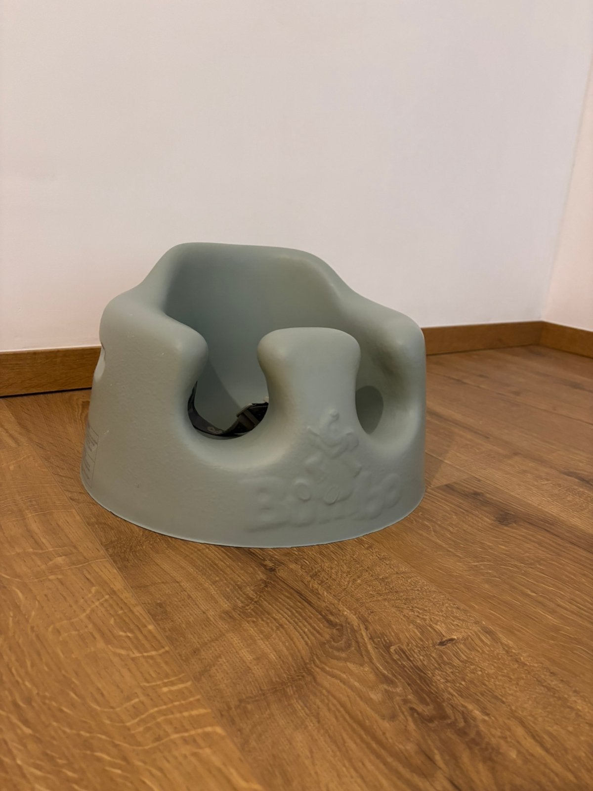 Bumbo seat met tafeltje, Enlèvement, Comme neuf