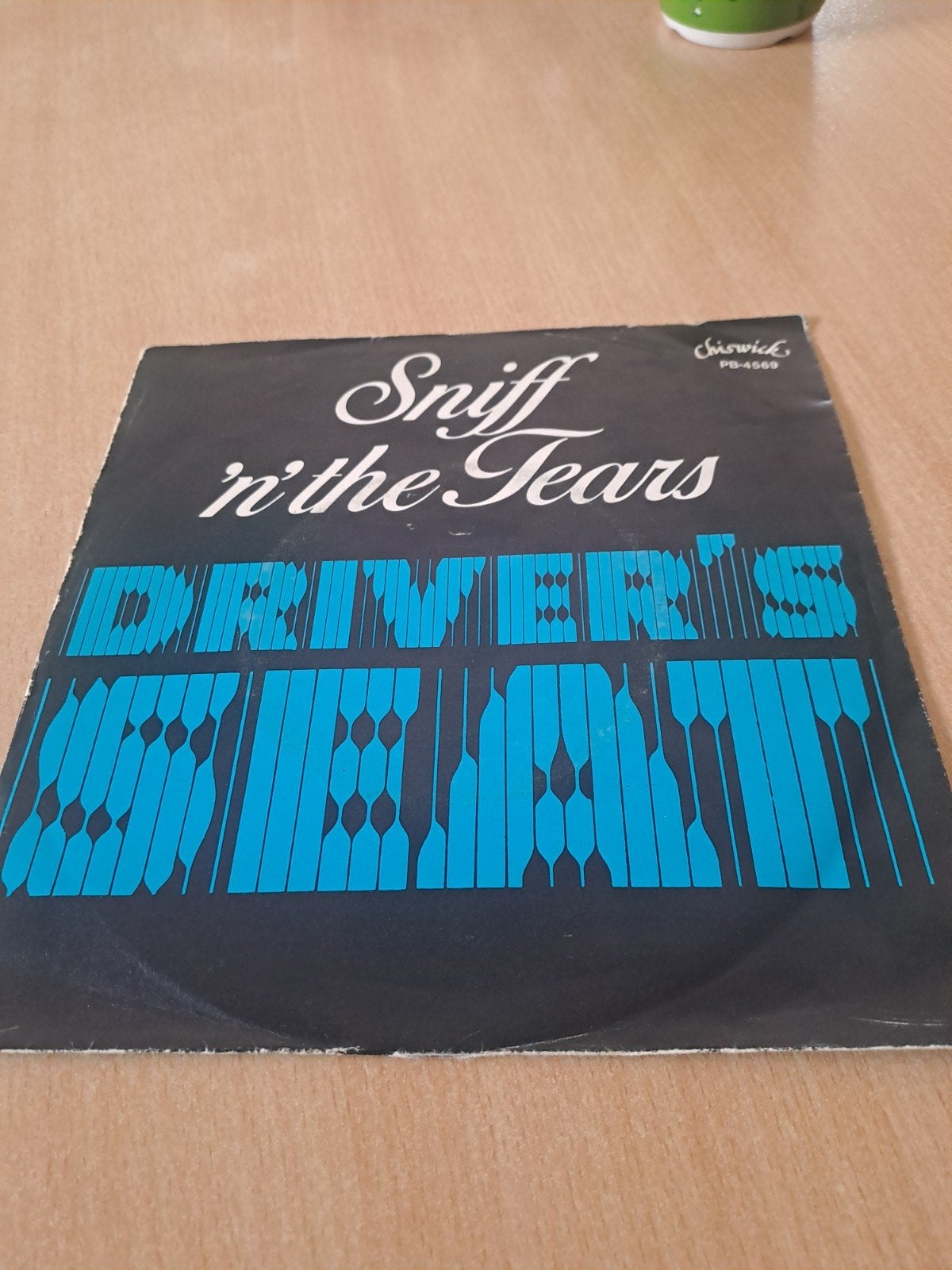 sniff n the tears, CD & DVD, Enlèvement