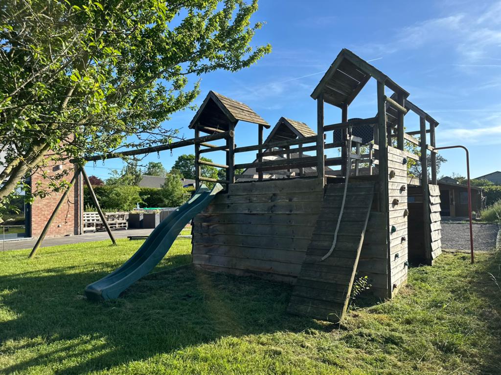 A vendre - Grand module de jeux en bois, Enlèvement, Utilisé, Toboggan