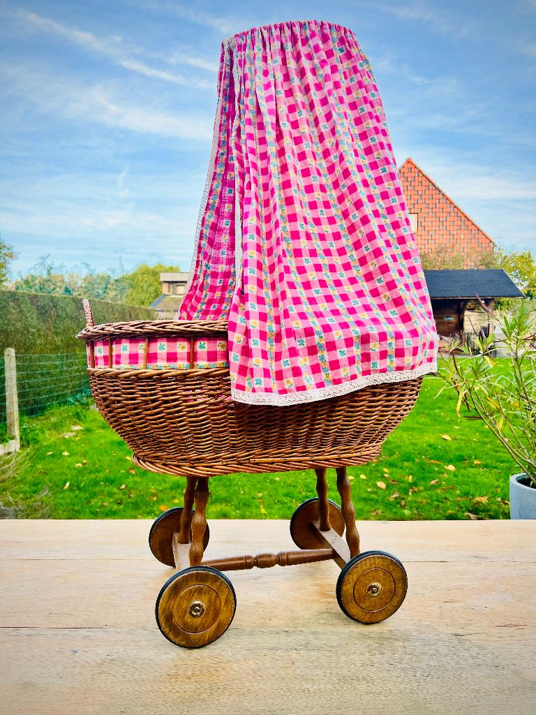 Vintage poppenwieg, Ophalen