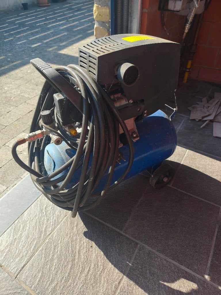 Luchtcompressor, Doe-het-zelf en Bouw, Ophalen, Gebruikt, 6 tot 10 bar, 200 tot 400 liter/min
