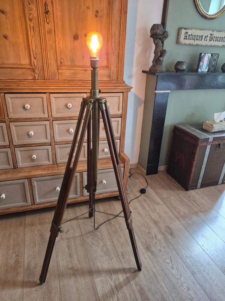 Industriële driepoot vloerlamp, Huis en Inrichting, Ophalen of Verzenden, Hout
