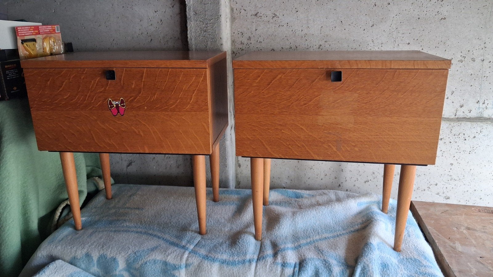 tables de chevet vintage. tables d'appoint, Enlèvement, Bois