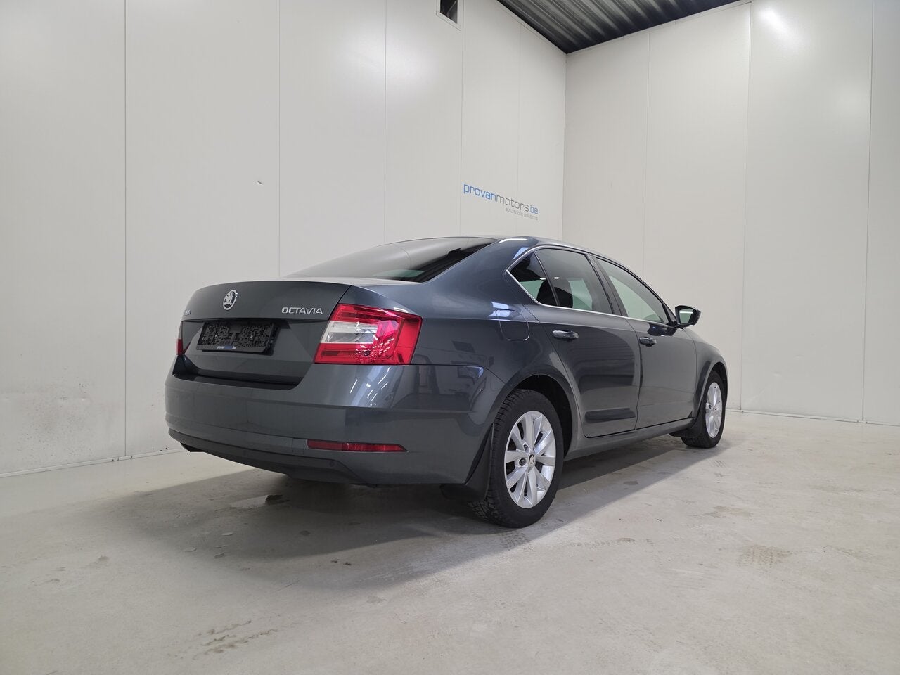 Skoda Octavia 1.6 TDI Autom. - 31.666 km! Apple CarPlay - T, Autos, 0 kg, Argent ou Gris, Achat, Noir