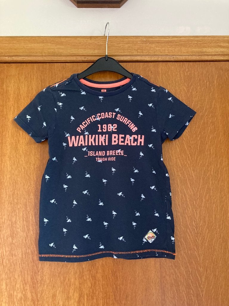 Donkerblauw t-shirt met flamingo's, merk : WE, maat 122-128, WE, Ophalen of Verzenden, Zo goed als nieuw, Shirt of Longsleeve
