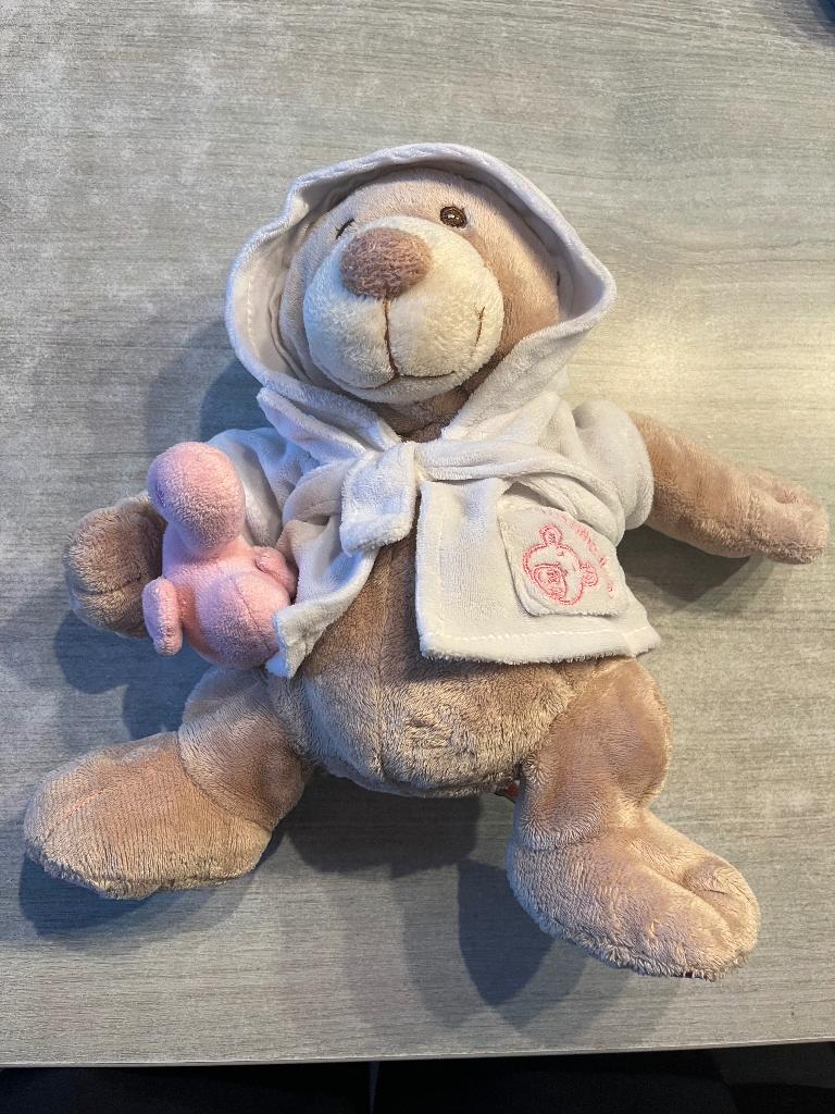 Schattig beertje met badjasje, Kinderen en Baby's, Speelgoed | Knuffels en Pluche, Ophalen of Verzenden