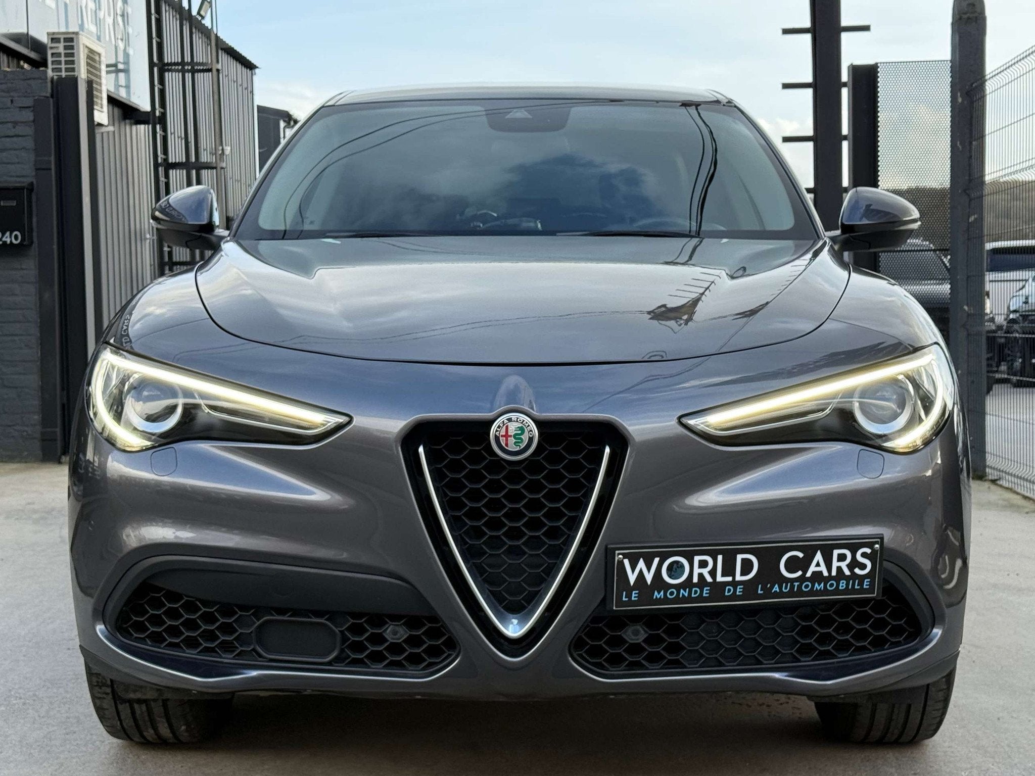 Alfa Romeo Stelvio 2.0 T AWD AUTOMATIQUE NAVIGATION GARANTIE, Autos, Alfa Romeo, Argent ou Gris, Achat, Euro 6, 200 ch