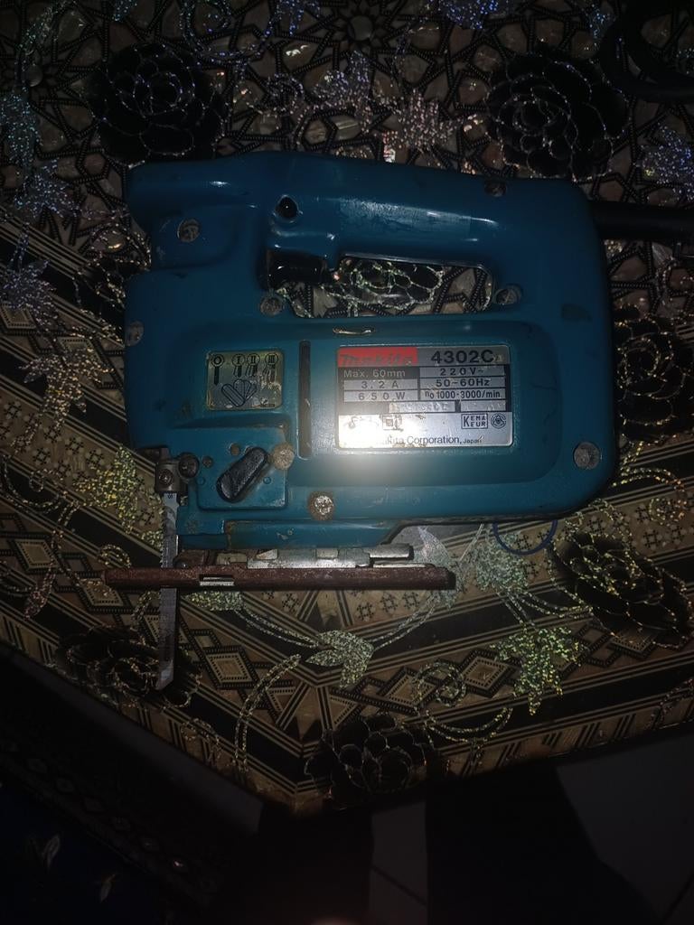 Scie sauteuse makita fonctionne tres bien, Enlèvement