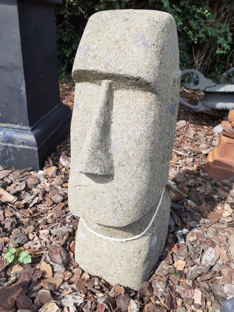 Beeld, buste moai in natuursteen (hoogte 53 cm), Tuin en Terras, Ophalen, Gebruikt, Steen, Overige typen