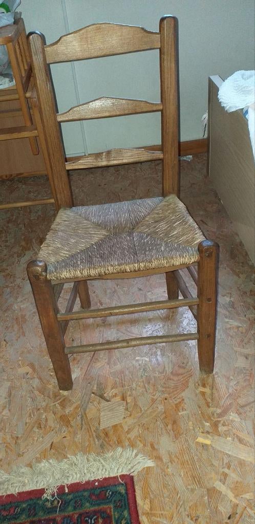 Chaise d'église ancienne avec coussin rouge, Antiquités & Art, Enlèvement