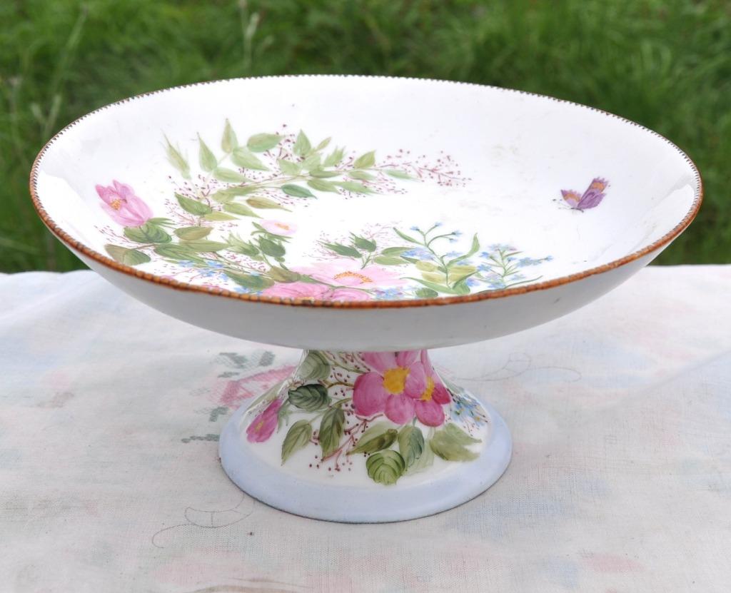 compotier en porcelaine décor fleur papillon, Antiquités & Art, Enlèvement ou Envoi