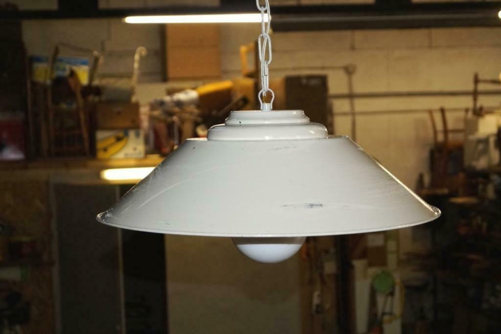 Oude Industriële-/loft lamp met grote ijzeren kap B 50, Ophalen, Gebruikt, Metaal