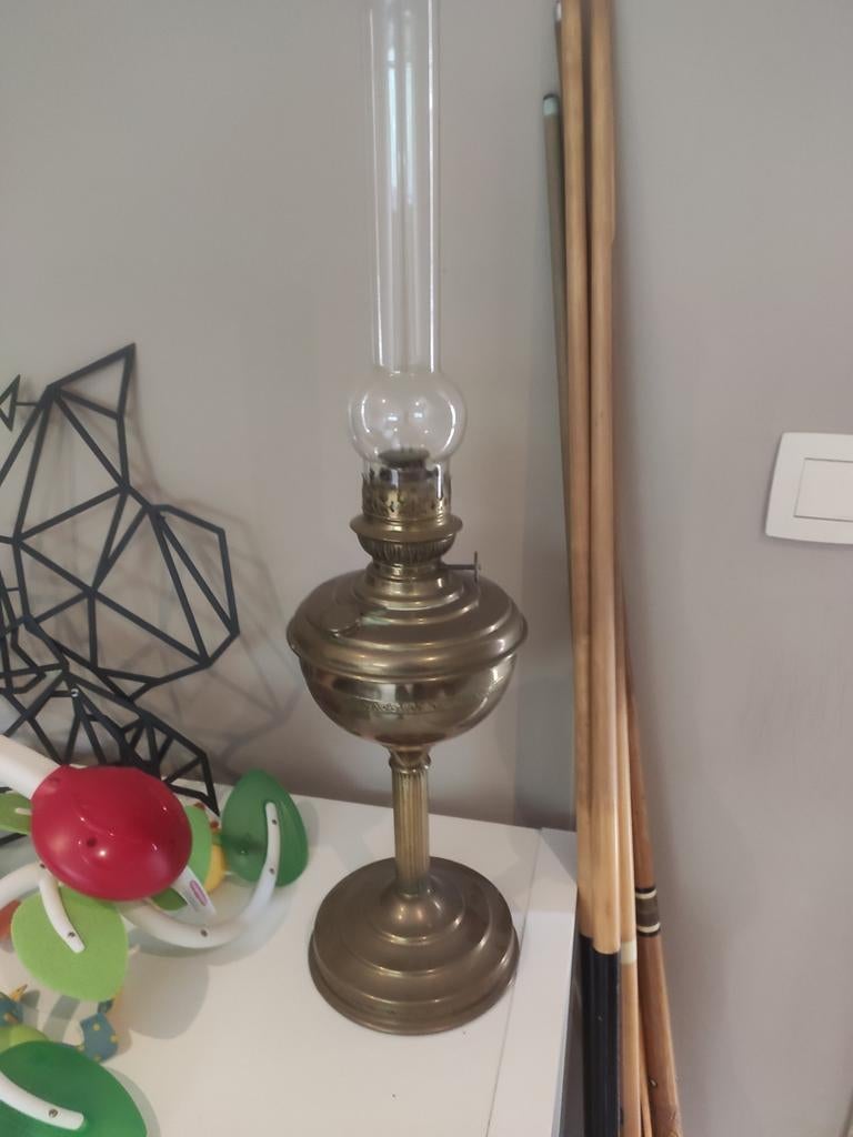 Lampe à huile ou à pétrole (?), Enlèvement