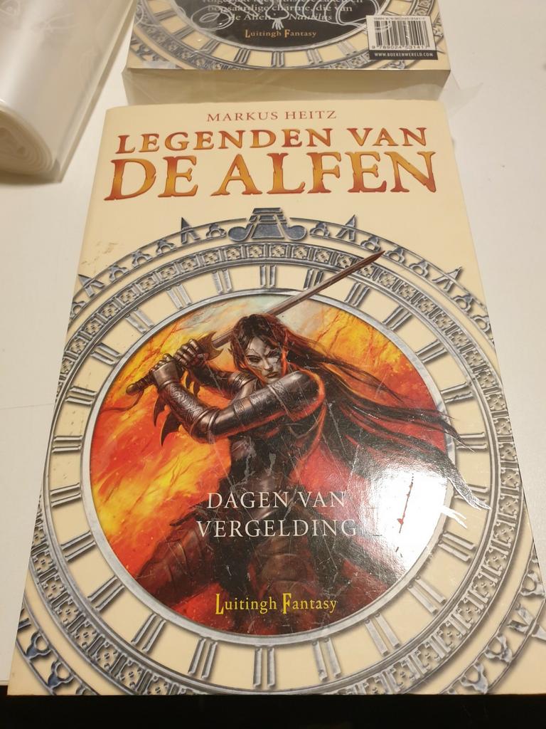 Markus Heitz - Dagen van vergelding DEEL 2 LEGENDEN ALFEN, Boeken, Fantasy, Zo goed als nieuw, Ophalen of Verzenden