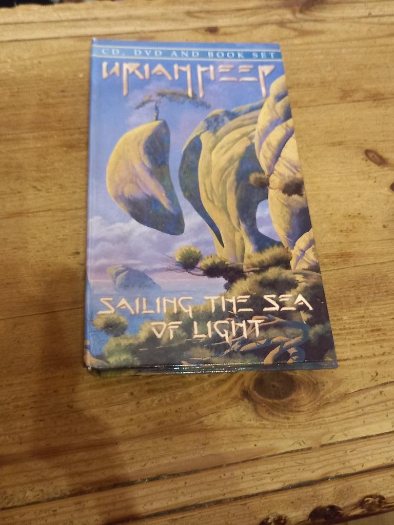Box set van Uriah Heep met Cd, DVD en Booklet, Ophalen of Verzenden, Zo goed als nieuw