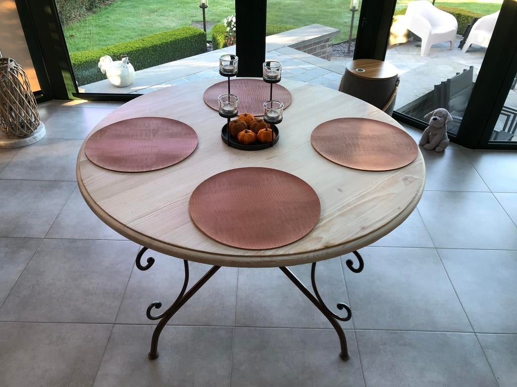 Table en pin et fer forgé, Enlèvement, Comme neuf, Pin