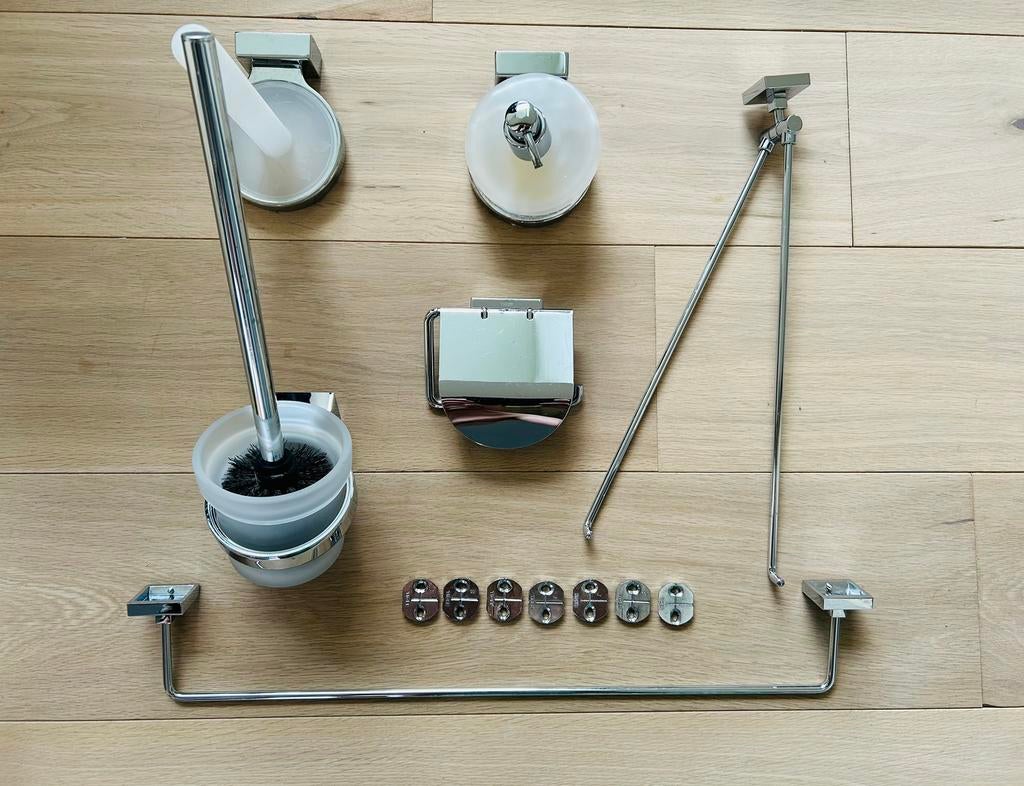 Ensemble d’accessoires pour WC et salle-de-bain, Comme neuf, Porte-serviettes