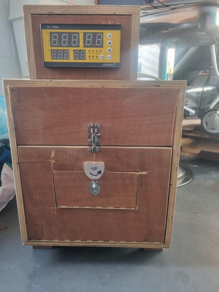 Broeikast voor pluimvee, Antiek en Kunst, Antiek | Meubels | Kasten, Ophalen