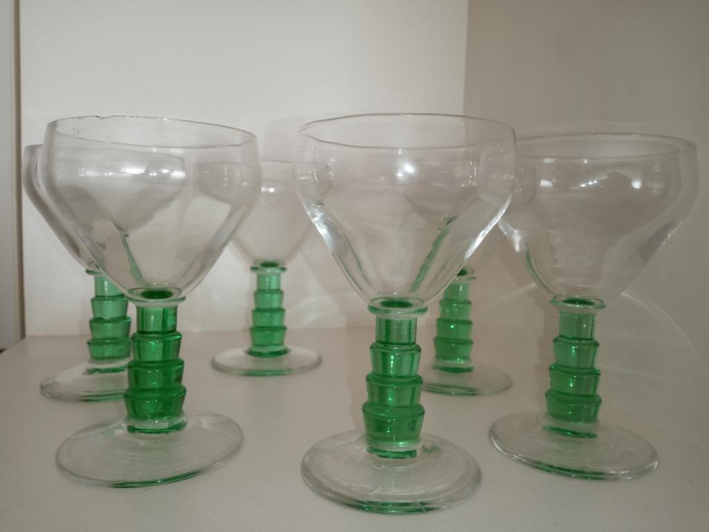 Verre à vin ancien, Enlèvement ou Envoi