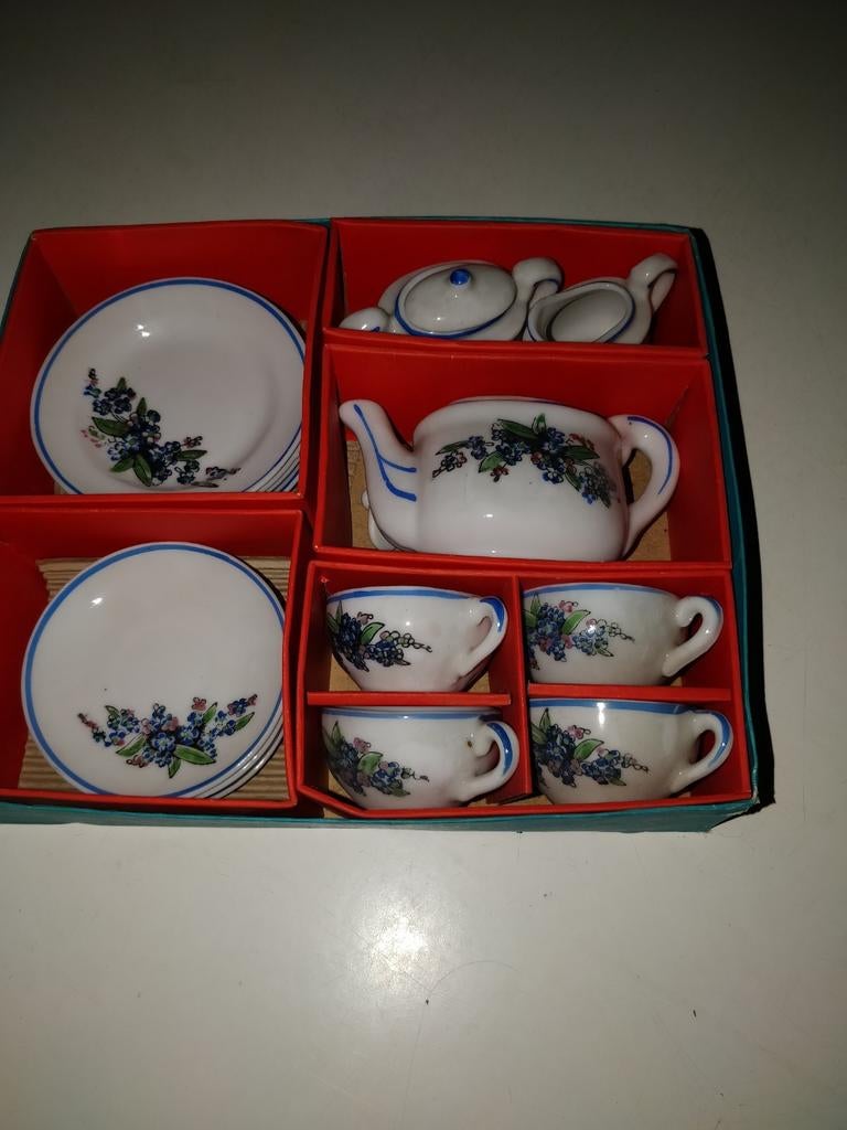 kinderservies in porselein is volledig intact, Antiek en Kunst, Ophalen of Verzenden