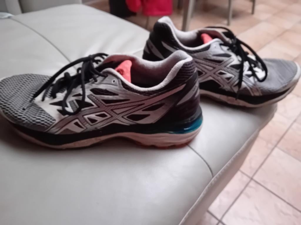 Asics cumulus 18, Sports & Fitness, Course, Jogging & Athlétisme, Course à pied, Chaussures de course à pied, Enlèvement, Utilisé