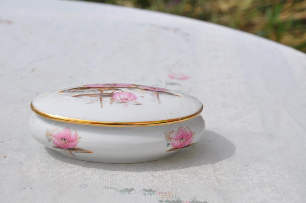 boite a bijoux limoges fleur de nénuphar, Enlèvement ou Envoi