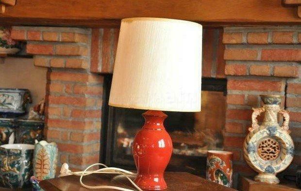 lampe rouge avec abat jour beige, Antiquités & Art, Enlèvement