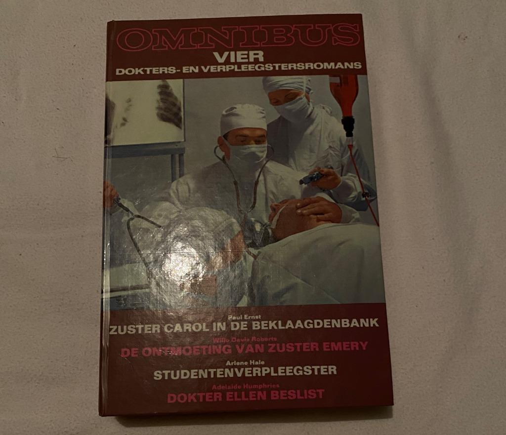 Omnibus 4 dokters-en verpleegstersromans, Ophalen of Verzenden, Gelezen