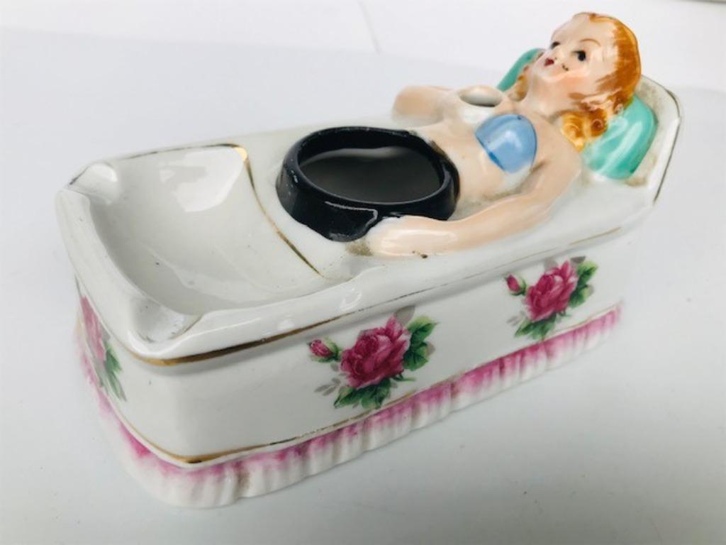 Cendrier Pin-up Erotique porcelaine kitsch antique😎😍🤗🎁👍, Enlèvement ou Envoi