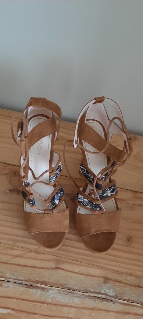 Nouvelles chaussures tendance taille unique 40, Neuf, Enlèvement ou Envoi, Chaussures à haut talons, Trend One