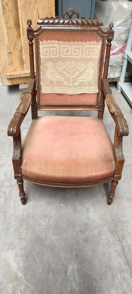 Fauteuil vintage ancien rose avec colombes en dentelle, Antiquités & Art, Enlèvement ou Envoi
