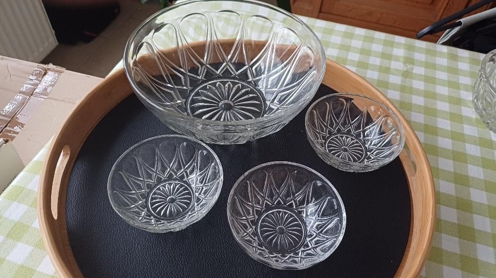 kom + 3 kleine kommetjes in glas, Ophalen of Verzenden, Gebruikt, Glas, Kom(men)