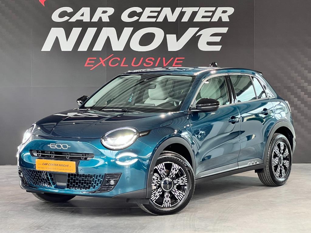 Fiat  MHEV * Apple CarPlay * Automaat *  21 Km * DAB, Auto's, Fiat, Particulier, Te koop, 600E, ABS, Achteruitrijcamera, Adaptieve lichten