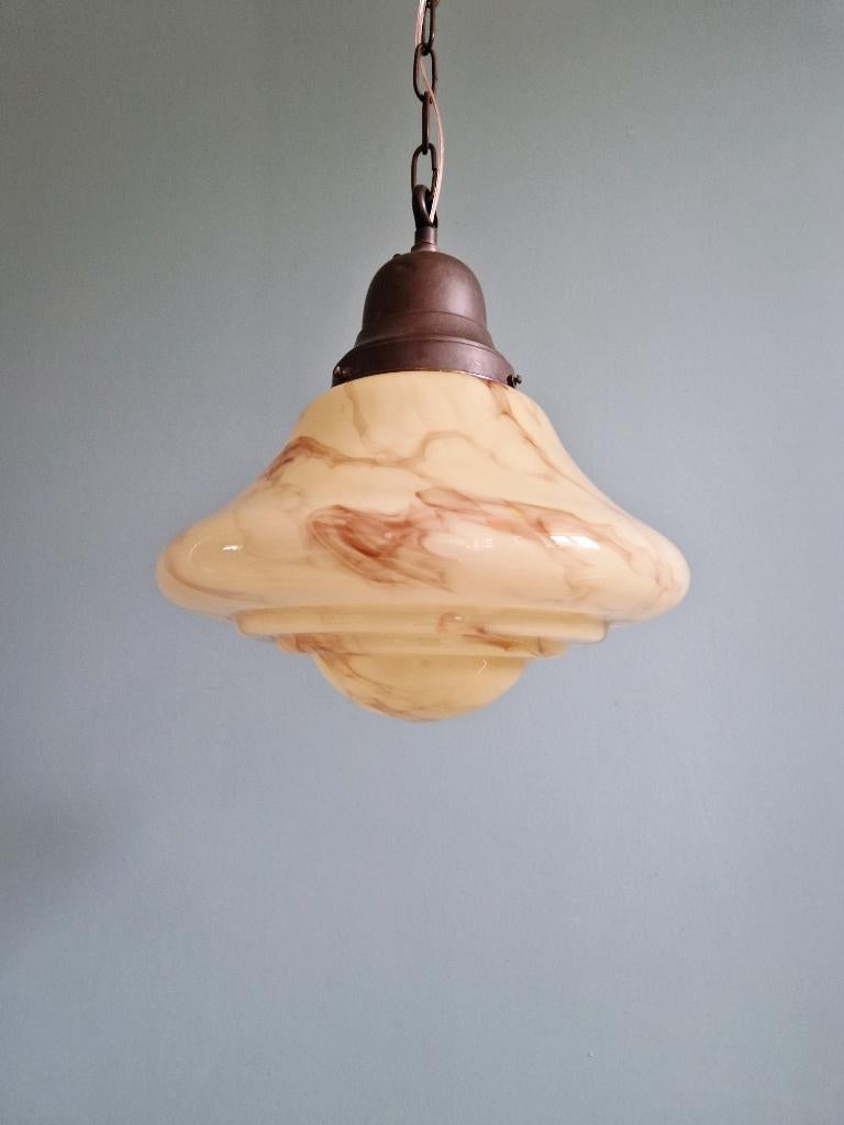 Suspension Art Déco en opaline marbrée,1920-30, Antiquités & Art, Antiquités | Éclairage, Enlèvement ou Envoi
