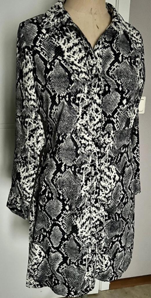 Jurk met slangenprint van Guts & Gusto, Verzenden