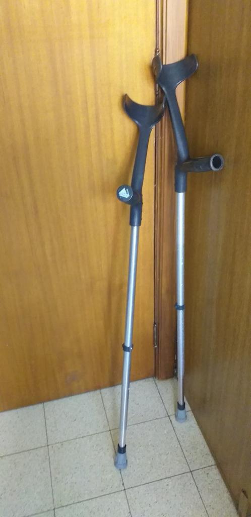 Paar krukken voor volwassenen, Diversen, Loopkrukken, Ophalen, Gebruikt